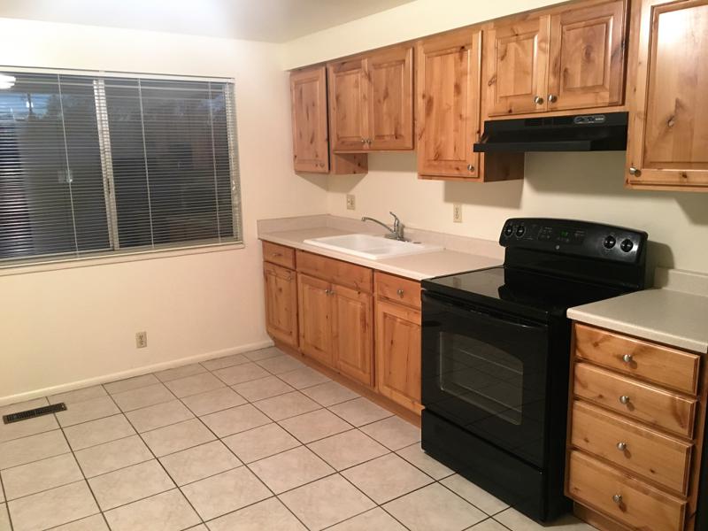 1123-1177 South Graff Circle (250 E), Orem - Kitchen