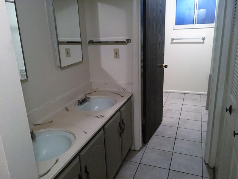 1123-1177 South Graff Circle (250 E), Orem - Bathroom